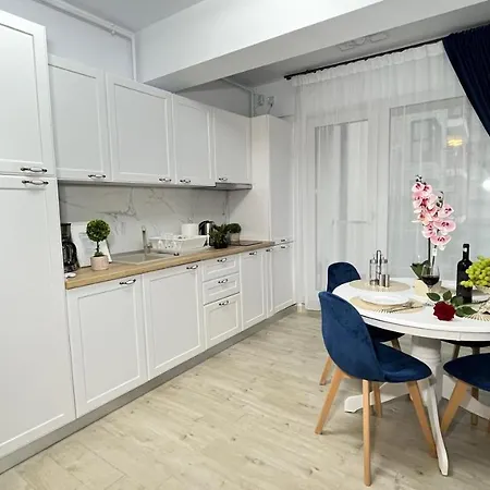 Embassy Mamaia Nord - Piscina Pe Acoperis & Parcare Gratis Appartement Năvodari