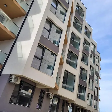 Embassy Mamaia Nord - Piscina Pe Acoperis & Parcare Gratis