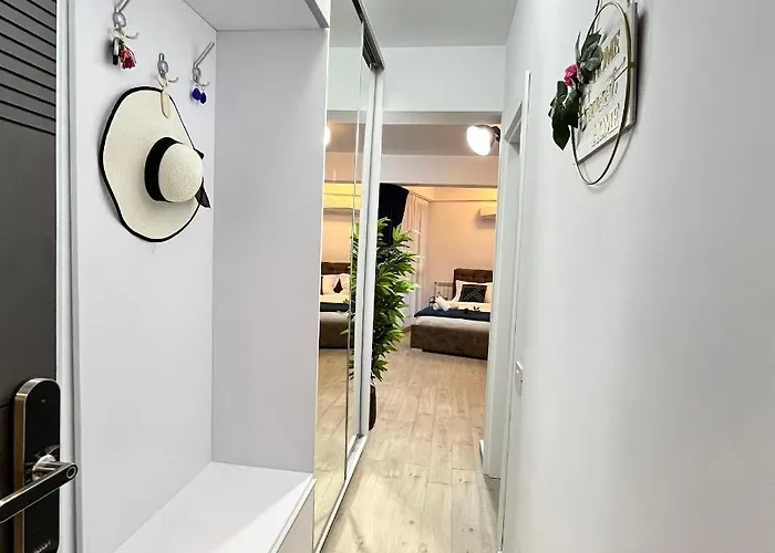 Embassy Mamaia Nord - Piscina Pe Acoperis & Parcare Gratis Lägenhet Năvodari